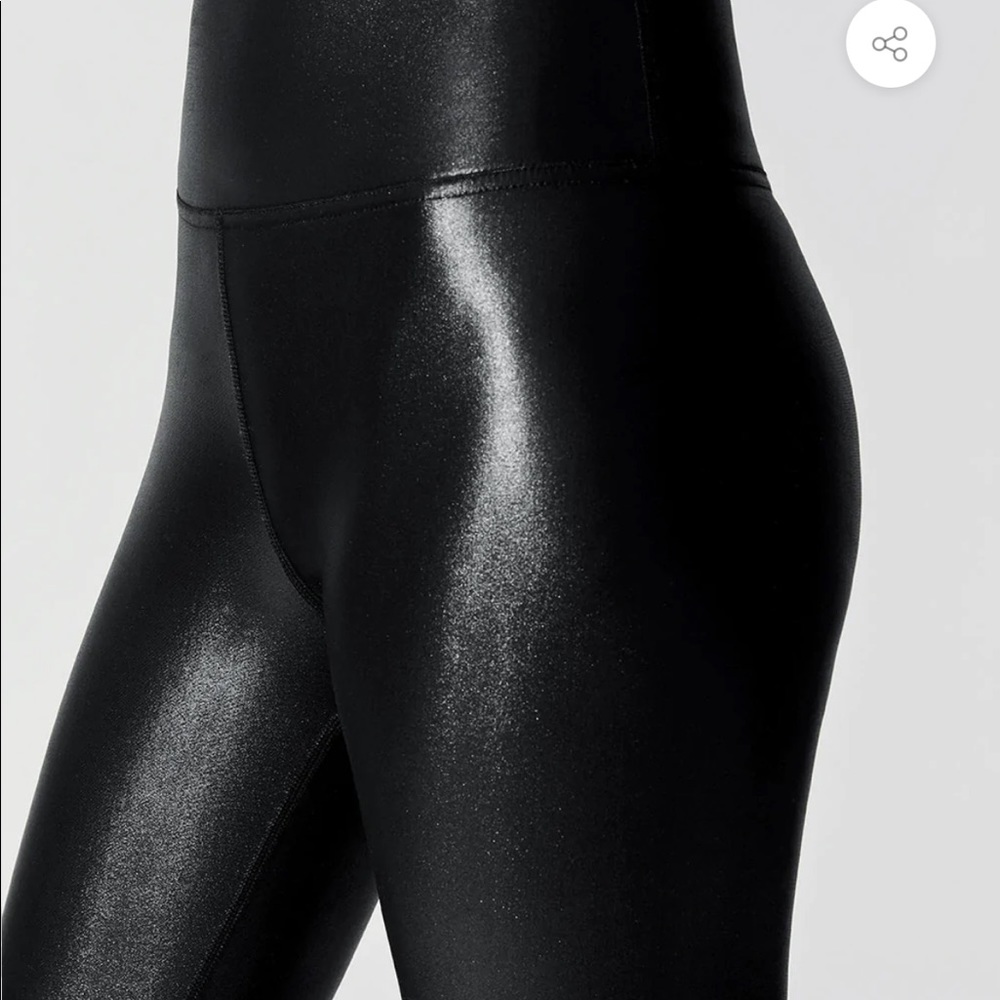 NEWW !BLACK
HIGH RISE 7/8 LEGGING IN TAKARA SHINE-S